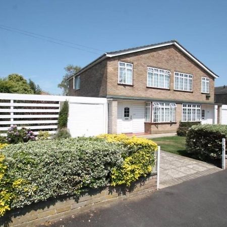 Nicely Decorated 3 Bedroom House Near Heathrow, London Staines-upon-Thames Ngoại thất bức ảnh