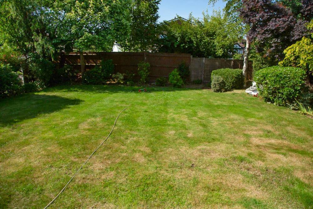 Nicely Decorated 3 Bedroom House Near Heathrow, London Staines-upon-Thames Ngoại thất bức ảnh