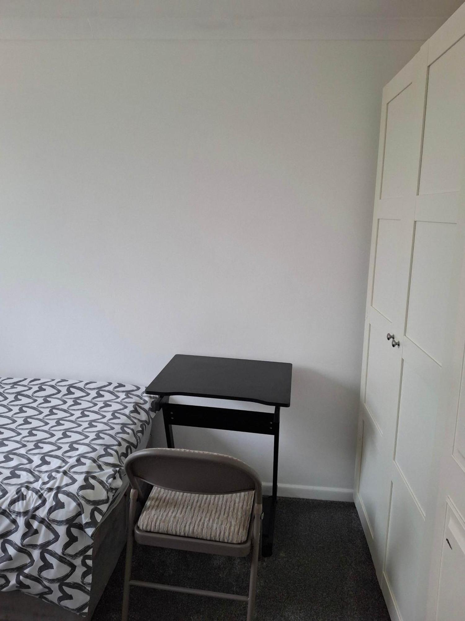 Nicely Decorated 3 Bedroom House Near Heathrow, London Staines-upon-Thames Ngoại thất bức ảnh