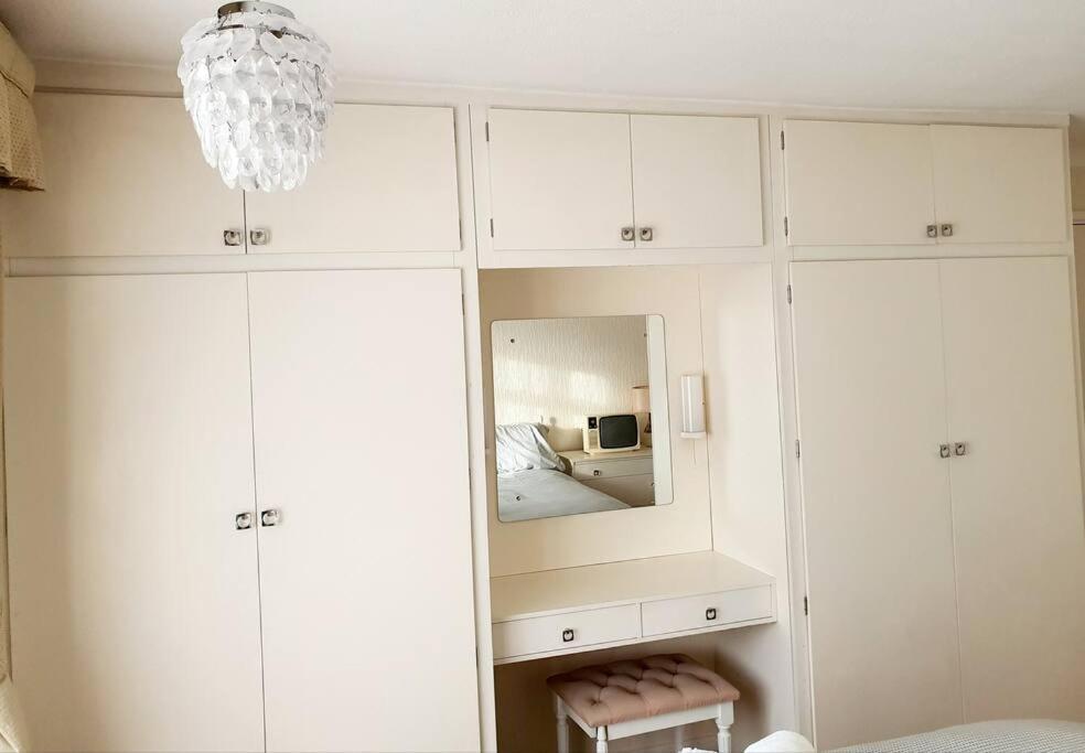 Nicely Decorated 3 Bedroom House Near Heathrow, London Staines-upon-Thames Ngoại thất bức ảnh