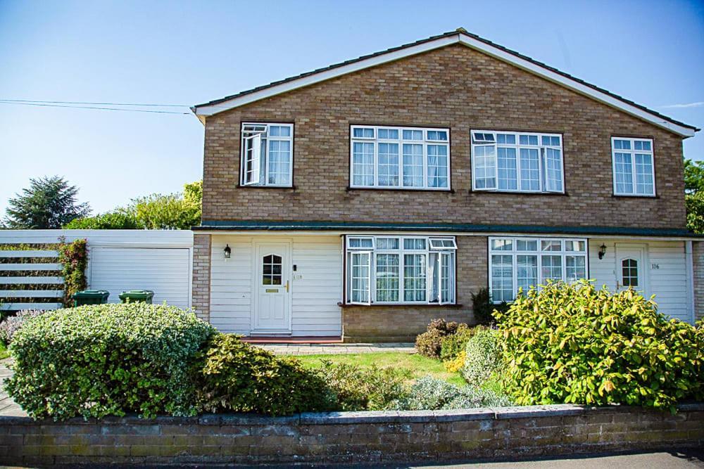 Nicely Decorated 3 Bedroom House Near Heathrow, London Staines-upon-Thames Ngoại thất bức ảnh