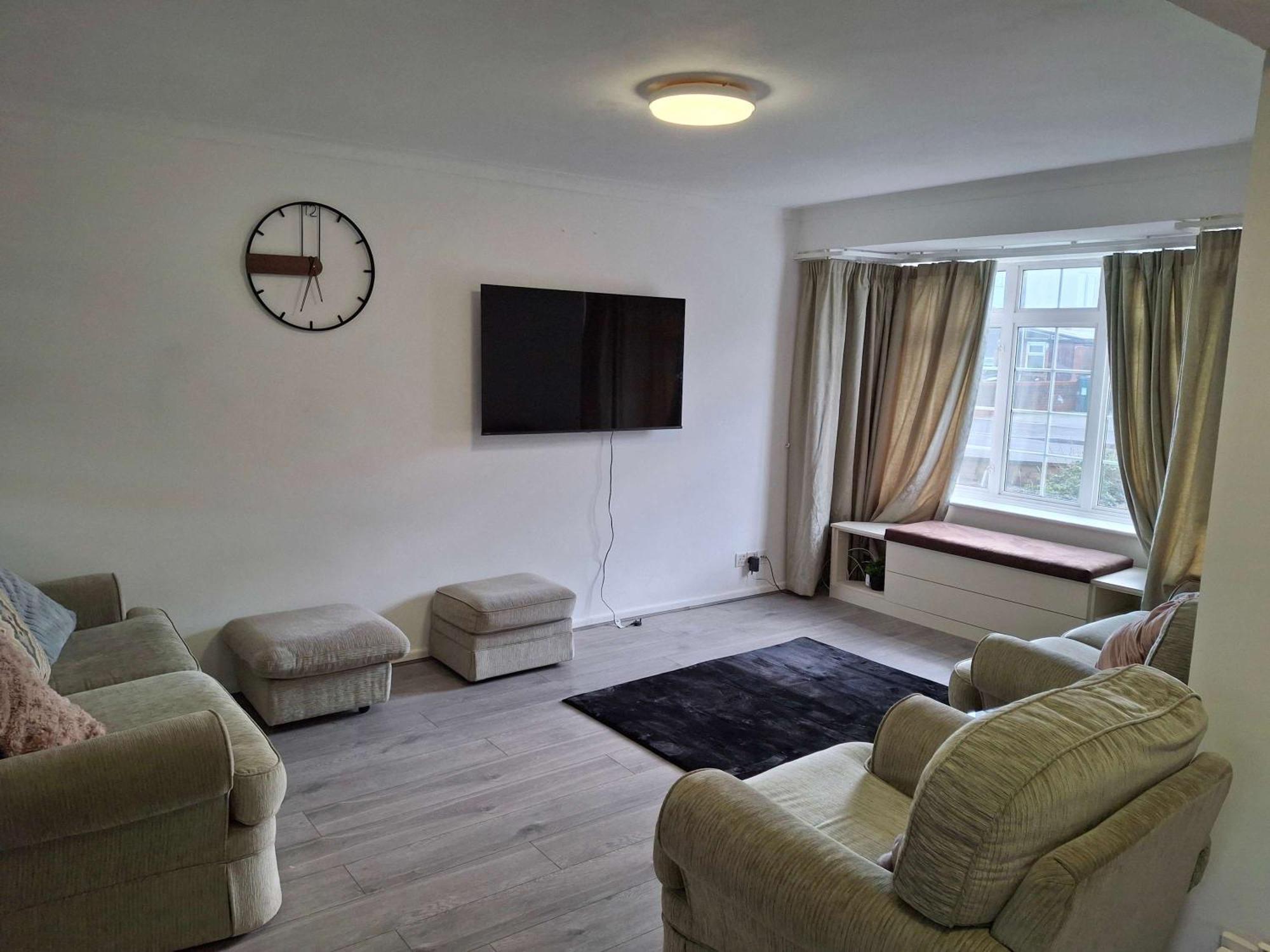Nicely Decorated 3 Bedroom House Near Heathrow, London Staines-upon-Thames Ngoại thất bức ảnh