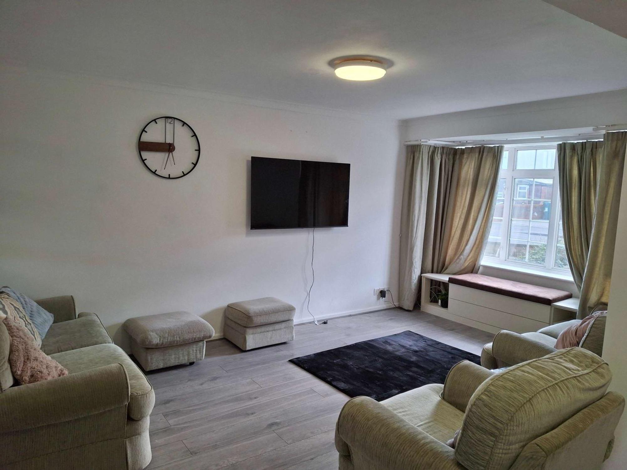 Nicely Decorated 3 Bedroom House Near Heathrow, London Staines-upon-Thames Ngoại thất bức ảnh